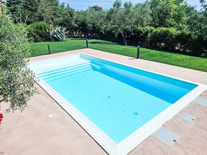 Villa con piscina per 10 persone, con giardino e idromassaggio nonché piscina e balcone in Abruzzo