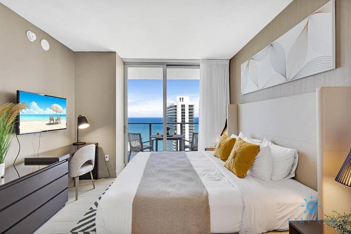Apartahotel para 2 personas, con jardín y piscina además de jacuzzi y balcón en Florida