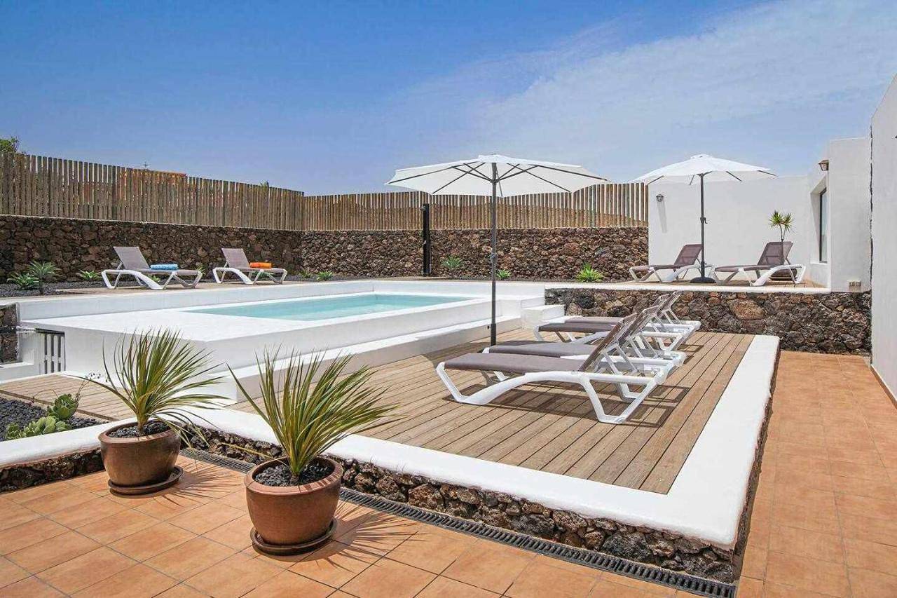 Superior Villa in Villaverde, La Oliva