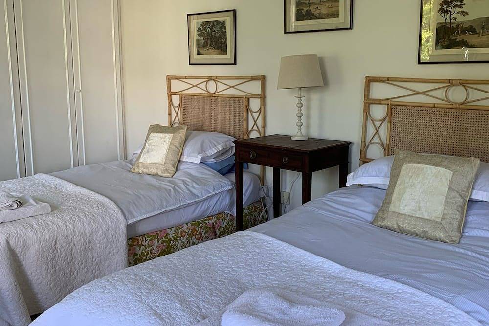 Stunning lake view countryside Irish property. Cozy and comfortable.  in Kilmallock, County Limerick