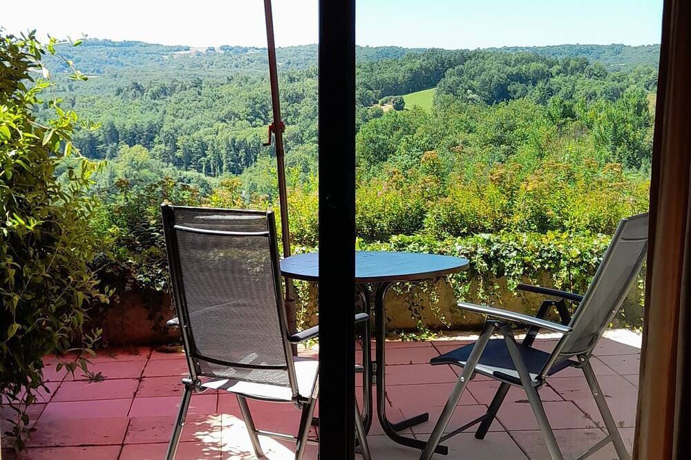 Domaine Leyvinie, gite Chardonnay, 10 minutes from the Dordogne River in Perpezac-le-Blanc, Région de Brive-la-Gaillarde