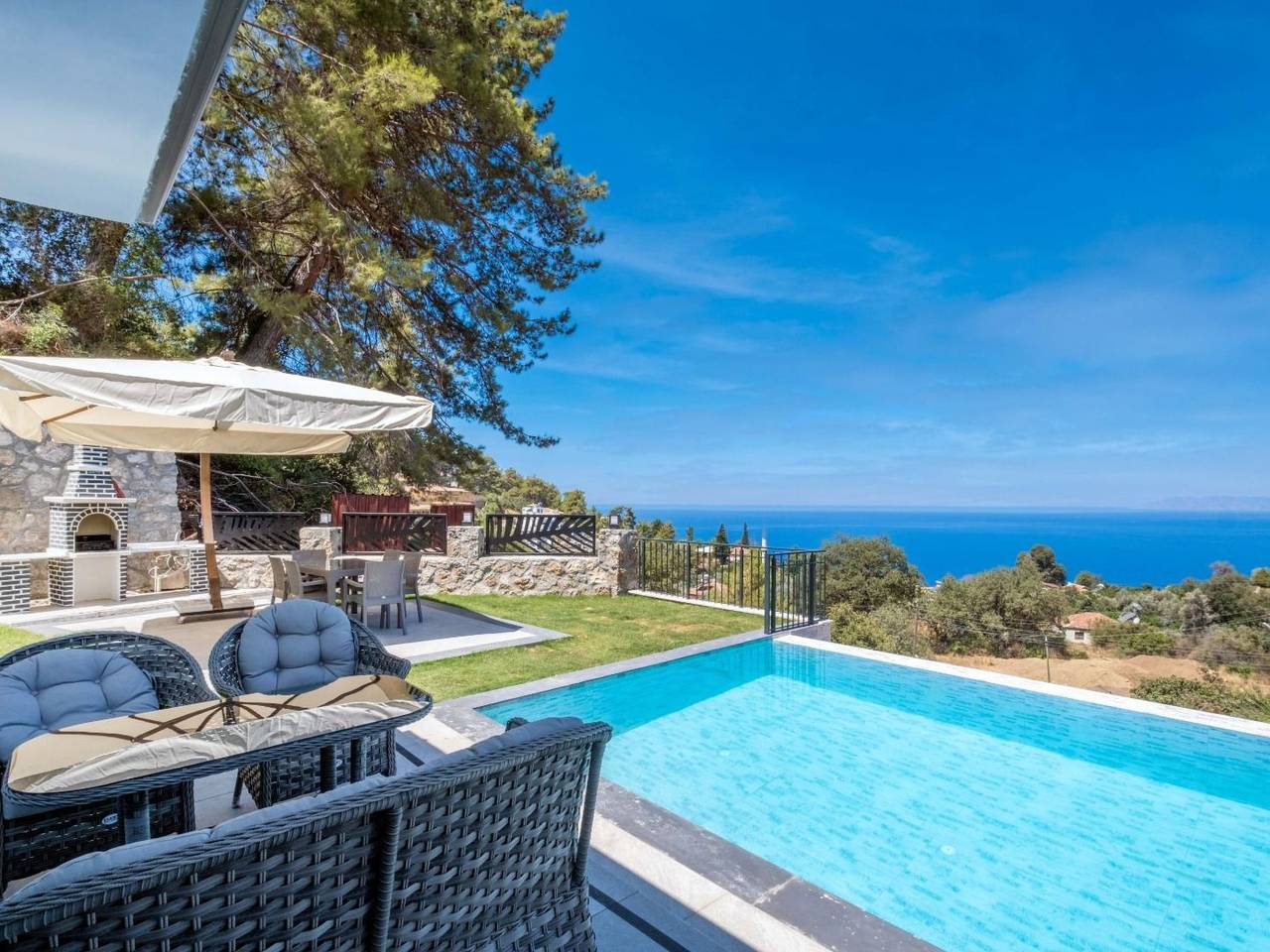 Villa mit Infinitypool in Fethiye Faralya in Fethiye, Egeo Turco