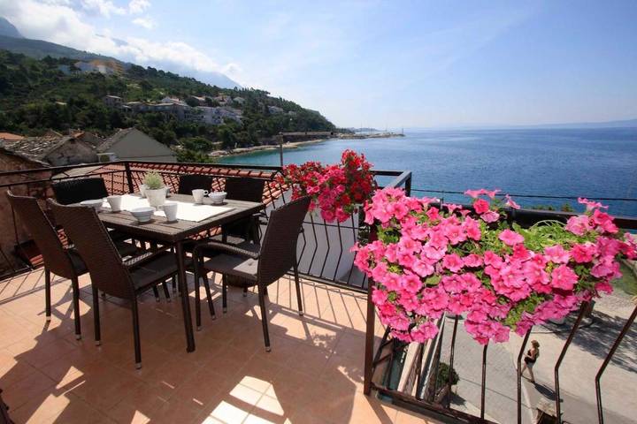 Apartament wakacyjny dla 4 osób, z balkon i widok w Promajna