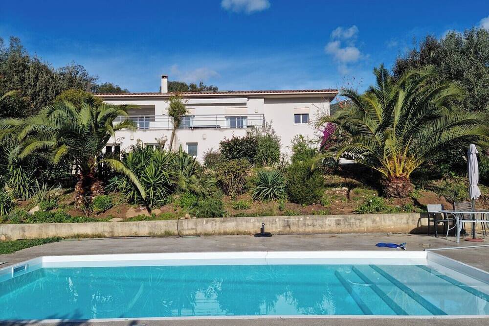T2, Rez de villa climatisé à la Campagne, proche Ajaccio, piscine 8/4 mètres. in Afa, Région d'Ajaccio