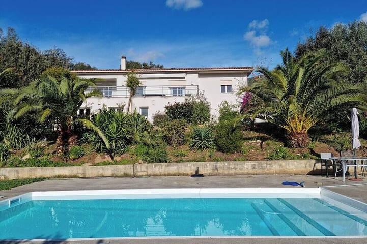 Villa pour 3 personnes, avec Terrasse et Jardin à Afa