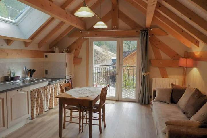Gîte pour 4 personnes, avec jardin et terrasse sur le Lac d'Annecy