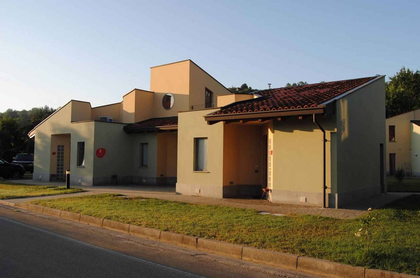 Entire studio, Studio with pool  in Alba, Langhe