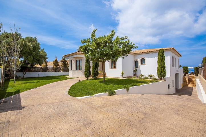 Villa für 8 Personen, mit Terrasse und Pool - 1