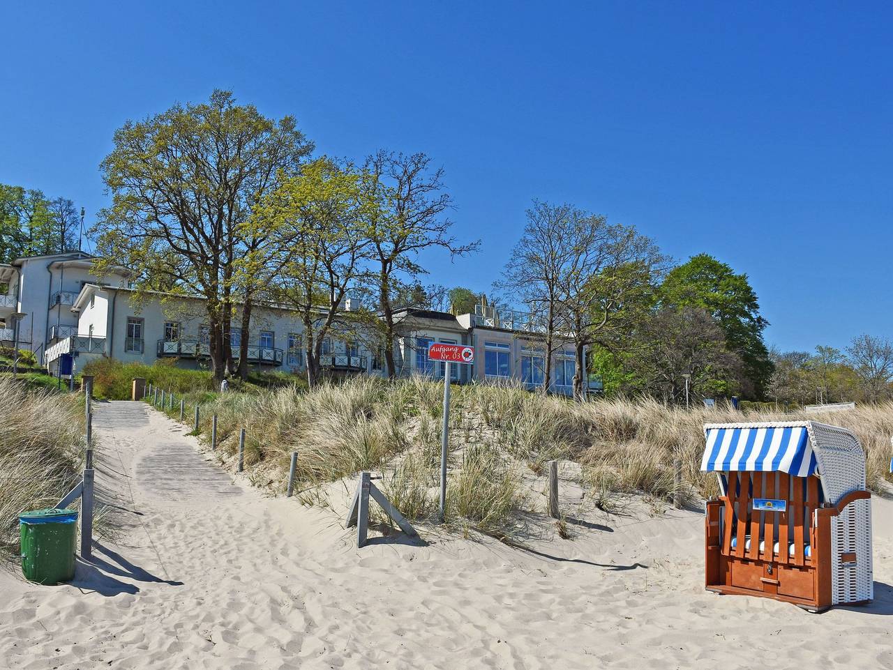 Ganze Ferienwohnung, Appartementhaus am Strand m. Balkon Göhren (Or 01-09) in Göhren, Rügen
