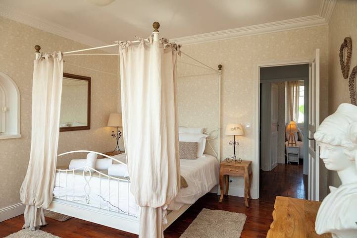 Location de vacances pour 15 personnes, avec jacuzzi ainsi que jardin et balcon à Cellettes - 3