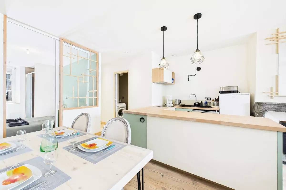 Entire apartment, Cozy Apartment in Clermont-Ferrand 200m From City Center in Clermont-Ferrand, Volcans d'Auvergne Regional Nature Park