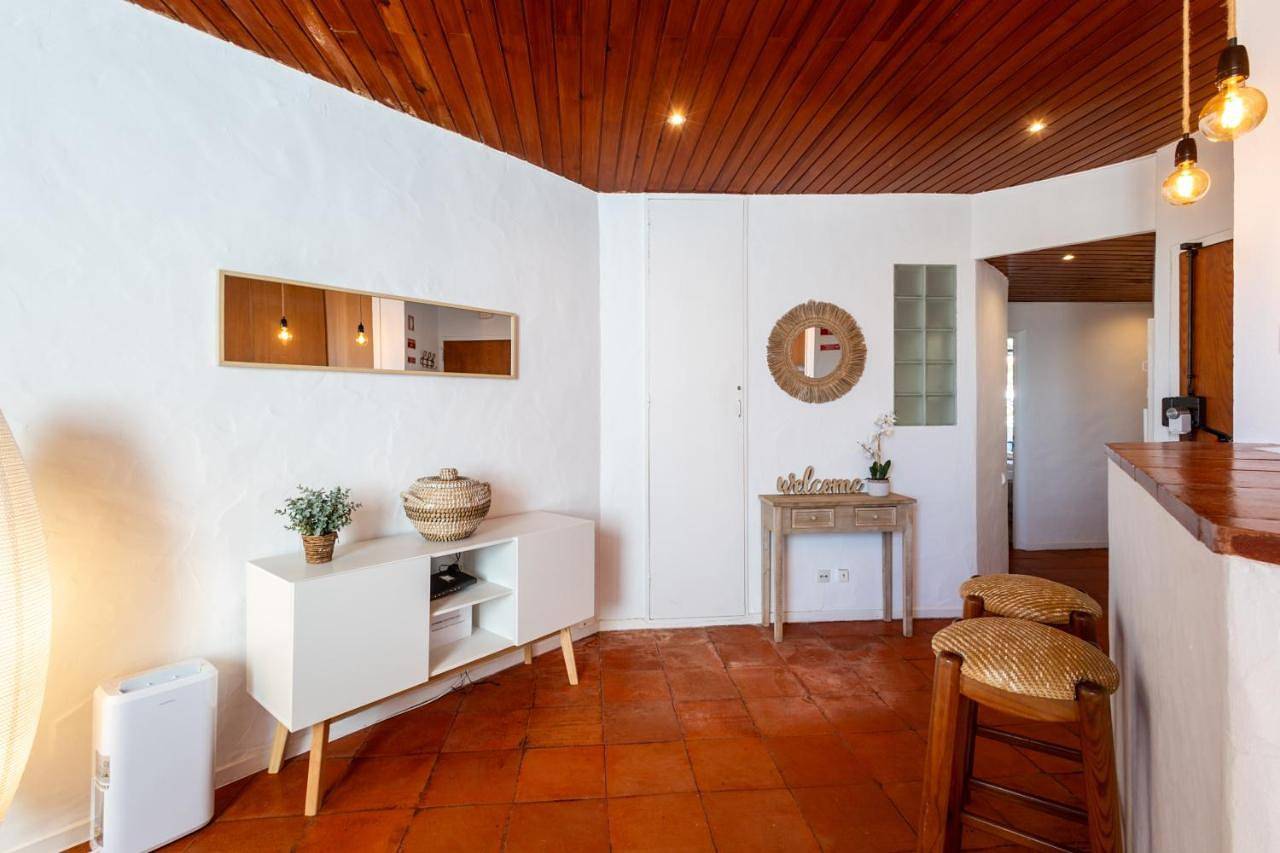 Apartamento inteiro, Two-Bedroom Apartment in Praia das Maçãs, Colares