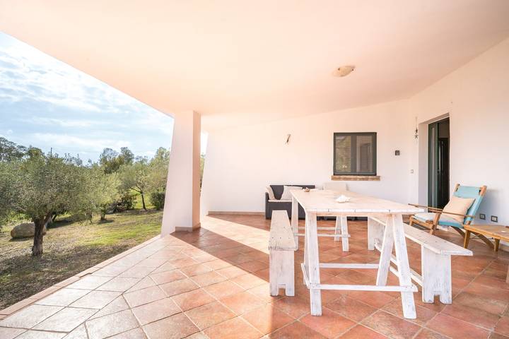 Location de vacances pour 6 personnes, avec vue sur le lac et jardin, adapté aux familles dans Orosei - 3