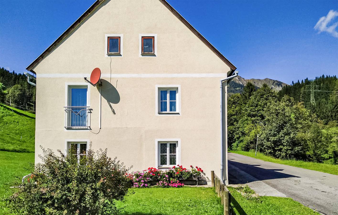 Ganze Ferienwohnung, Ferienwohnung mit Panoramablick in der Nähe von Skiliften und Fluss, mit WLAN und Parkplatz in Vordernberg, Östliche Obersteiermark