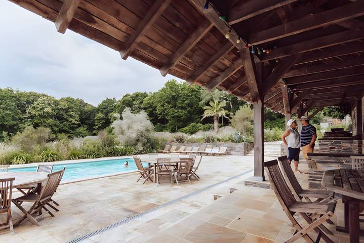 Entire apartment, Apartment 'Gîte Du Jardin - Domaine Les Bois' with Wi-Fi in Sixt-sur-Aff, Redon region