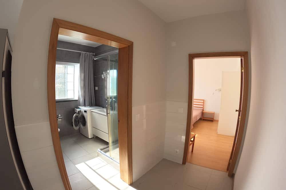 Apartamento entero, Apartamentopraiadoalmoxarife has a peaceful view over the fields and the ocean. in Faial