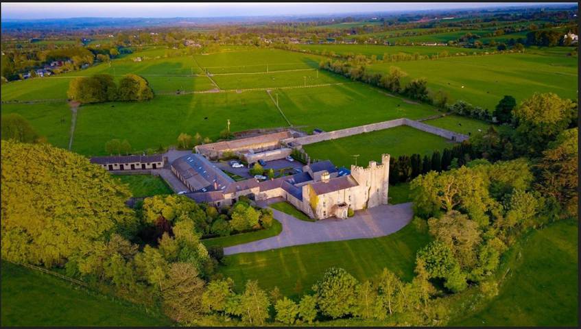 Schloss für 20 Personen, mit Balkon/Terrasse, mit Haustier in Irland