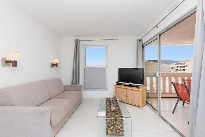 Gîte pour 6 personnes, avec vue ainsi que balcon et piscine dans Office De Tourisme Cannes La Bocca - 4