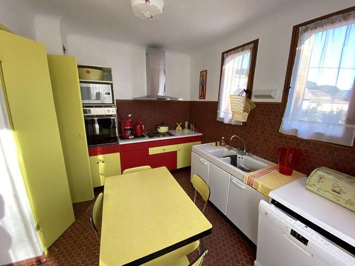 Location de vacances pour 13 personnes, avec piscine ainsi que vue et jardin à Jaujac - 4