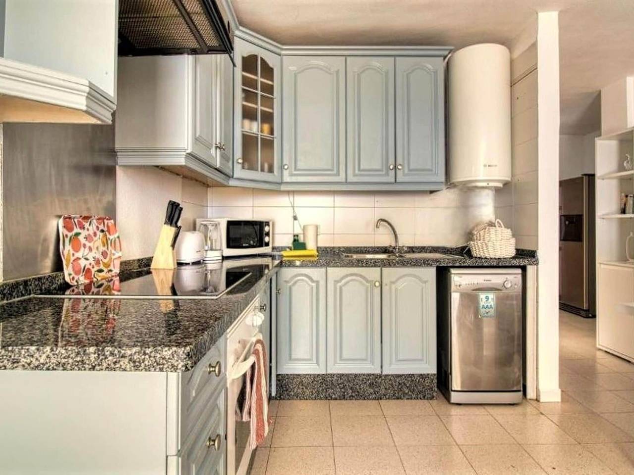 Entire apartment, Attic apartment in Adeje near Playa Fañabé in San Eugenio Alto, Adeje