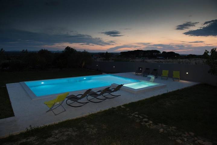 Gîte pour 8 personnes, avec vue et bassin pour enfant ainsi que jardin et piscine en Croatie - 4