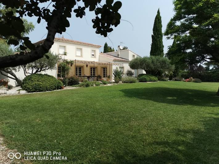 Location de vacances pour 11 personnes, avec terrasse ainsi que jardin et piscine à Carpentras - 2