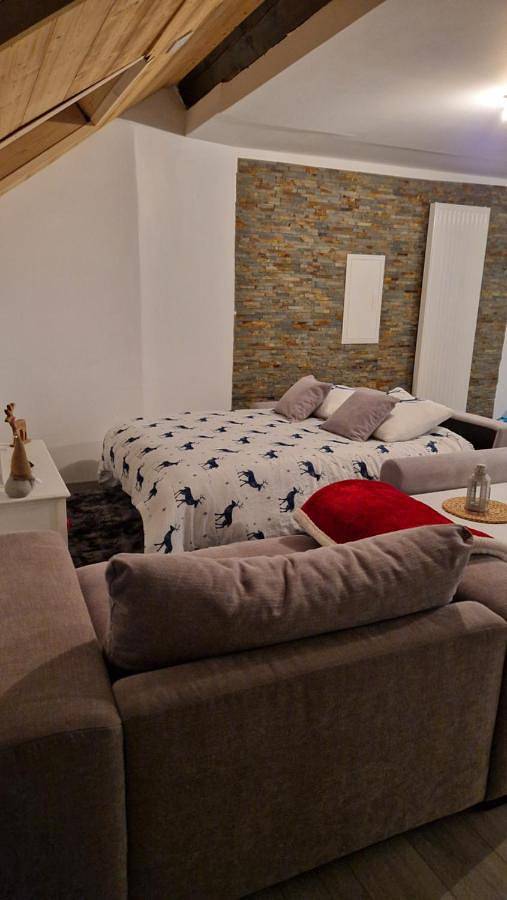 Appartement entier, Two-Bedroom Apartment in Pays de Pontarlier, Jura Francais