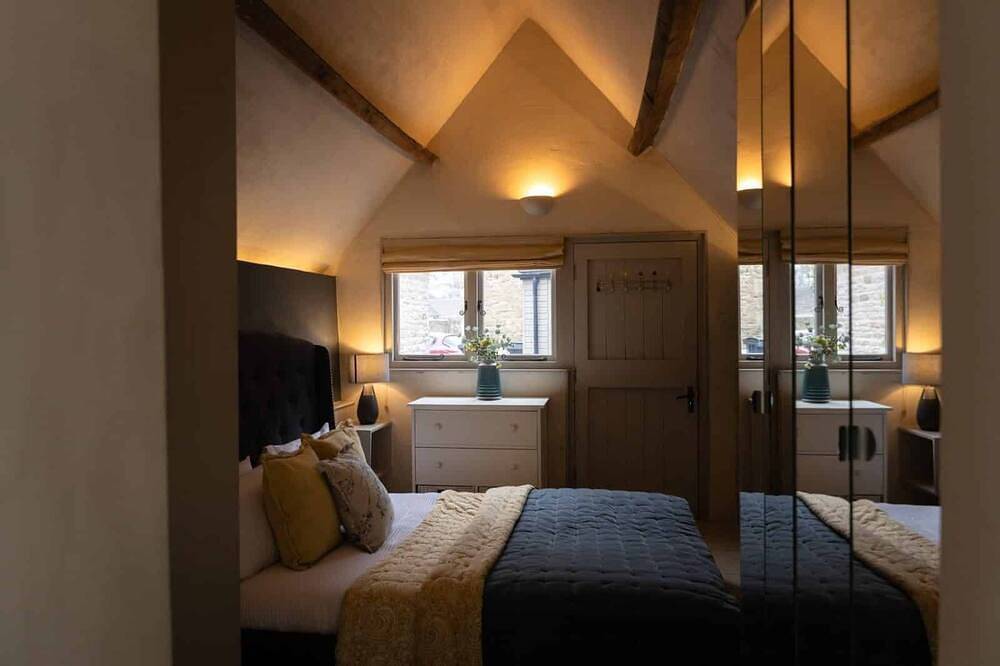 The Nook Cosy pet friendly get away in the heart of the Cotswold Lakes in South Cerney, Gloucestershire