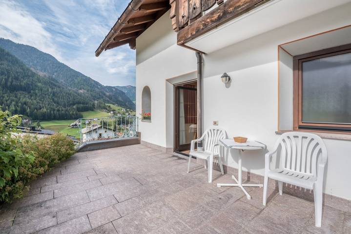 Ferienwohnung für 2 Personen, mit Balkon und Garten sowie Sauna in St. Ulrich in Gröden