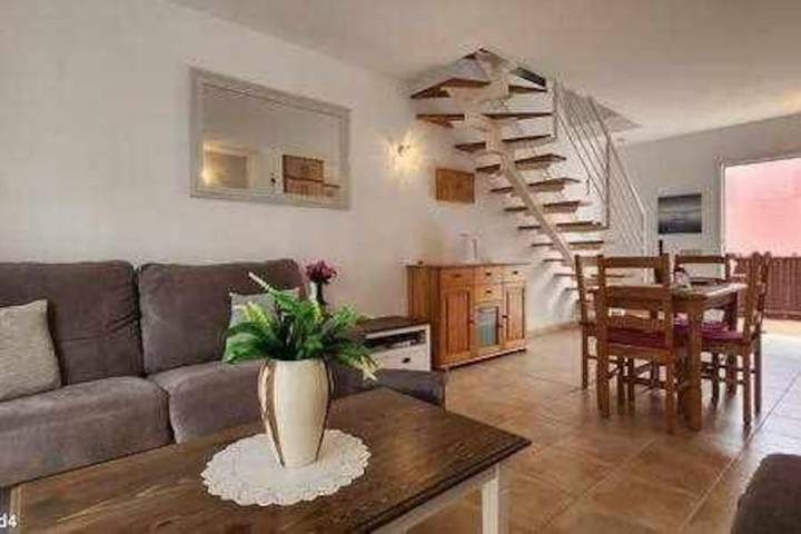 Ferienwohnung für 4 Personen, mit Ausblick und Balkon sowie Pool - 1