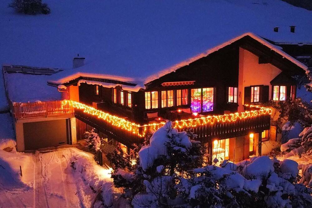 Klosters- Serneus Traditional Swiss Chalet in Klosters-Serneus, Plessur Alpen