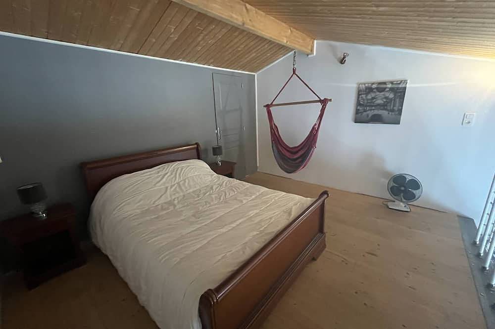En lisière de forêt avec piscine privative in Biganos, Arcachon region