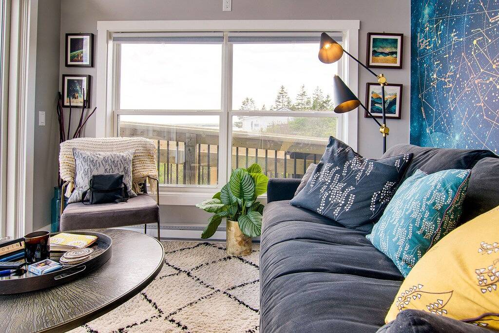 Peaceful Oceanfront Cabine Hot Tub, Sauna-All Weather Domes-Private in Region of Queens Municipality, Queens County