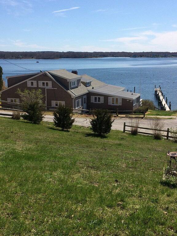 Vacation house for 10 people, with yard in Rhode Island