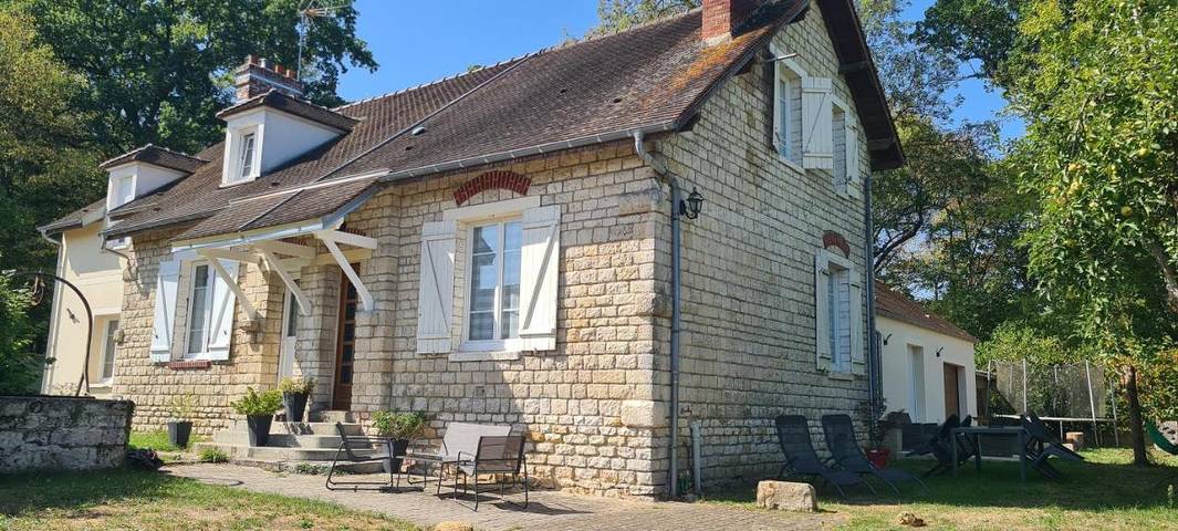 Location de vacances pour 4 personnes, avec Terrasse ainsi que Jardin et Vue à Avilly-Saint-Léonard