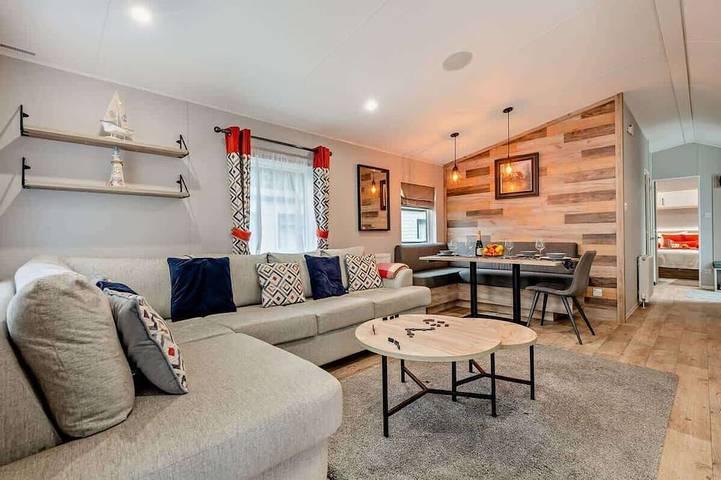 Cottage for 4 people, with pool and balcony as well as sauna, with pets in Milford-on-Sea