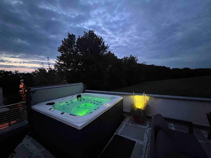 Ferienwohnung für 2 Personen, mit Sauna und Pool sowie Garten und Whirlpool - 1