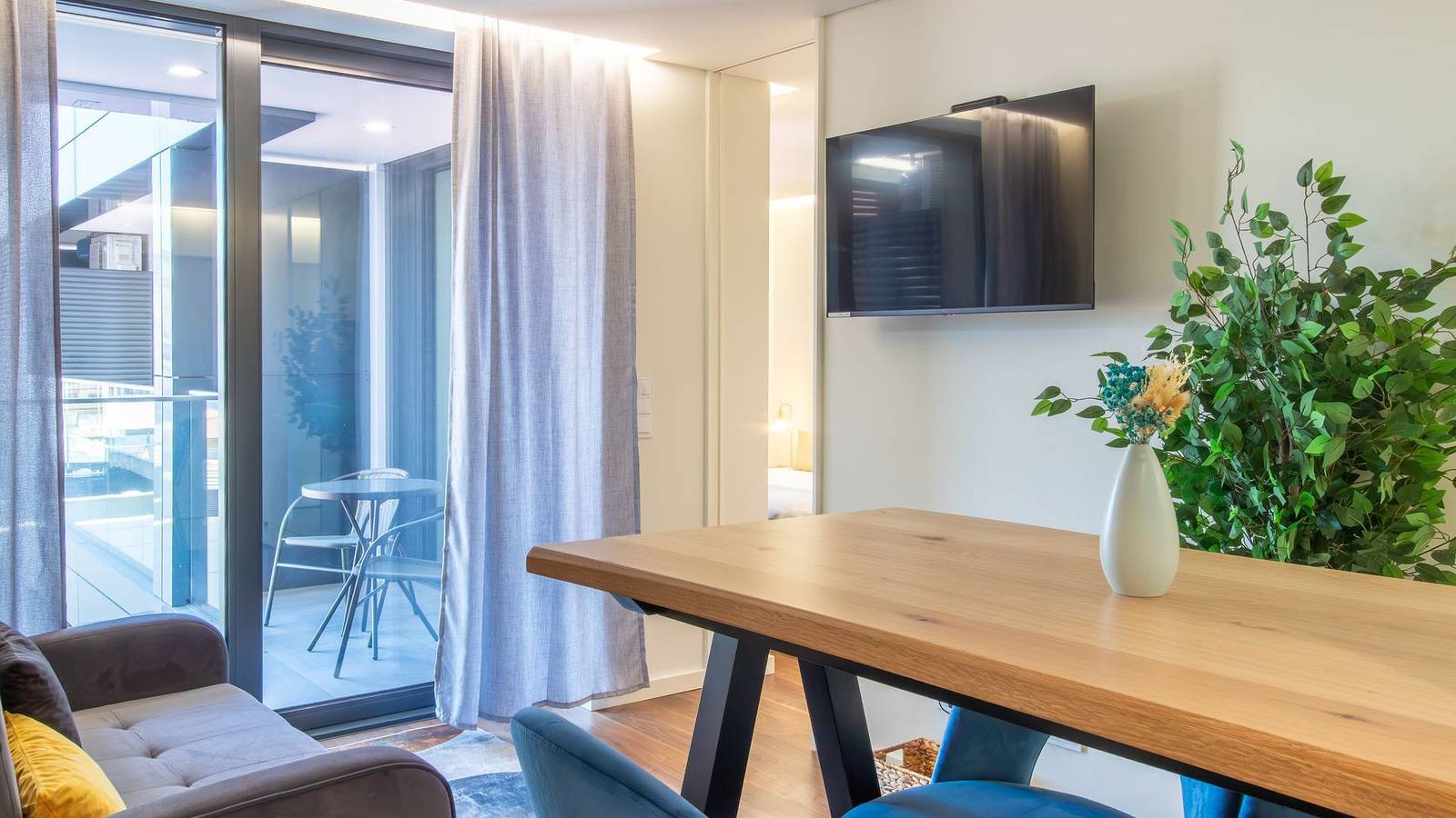 Central Gaia 1Br Flat w/ Balcony by Lovelystay, foto 8