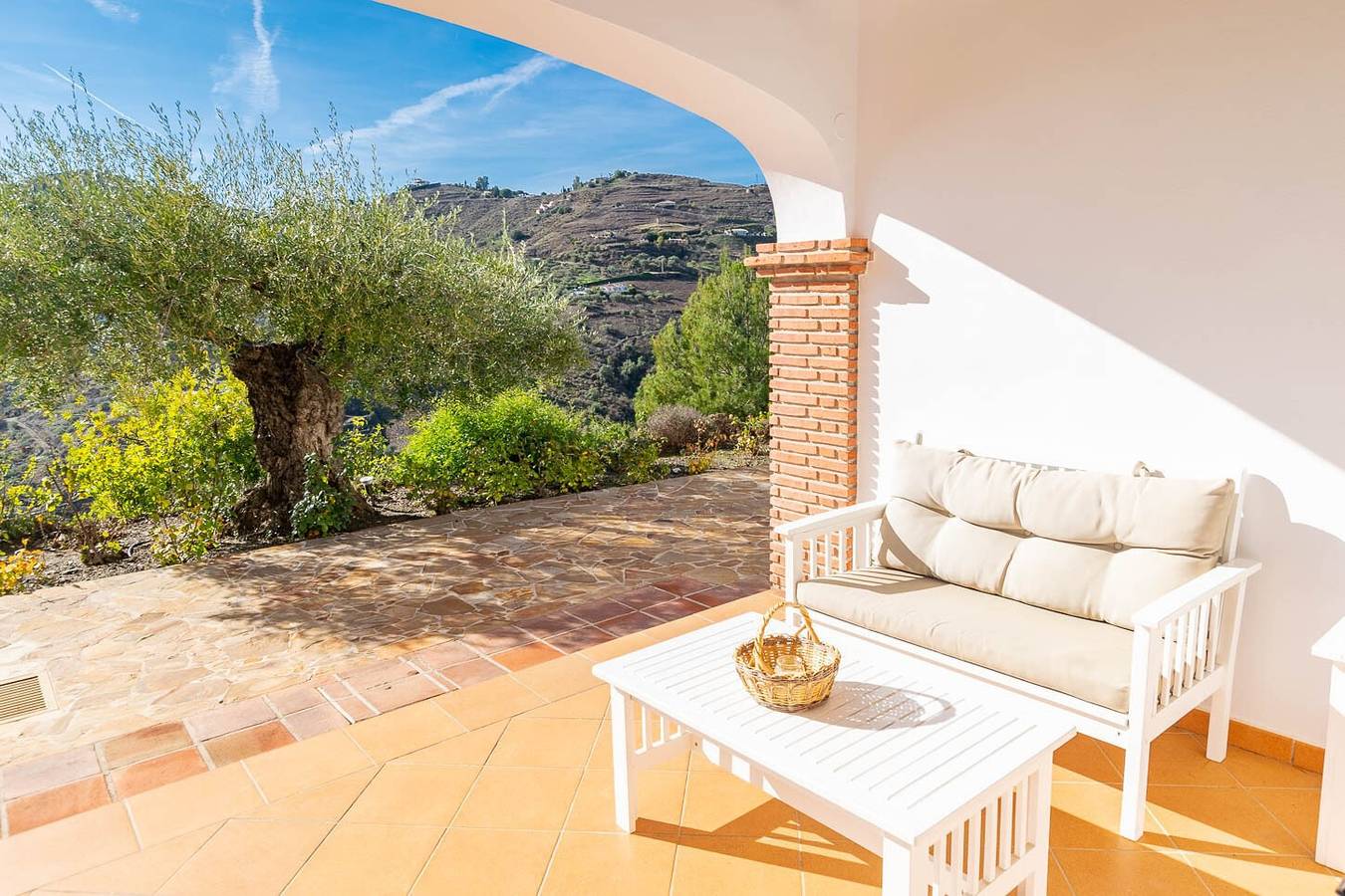 Villa 'Cortijo De La Abuela' met uitzicht op de bergen, Wifi en airconditioning in Cómpeta, Málaga Provincie