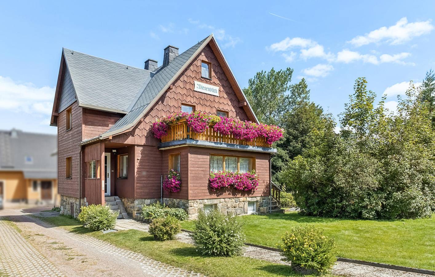 Ganze Ferienwohnung, Gemütliche Wohnung mit Garten und Parkplatz in der Nähe des Stadtzentrums von Moldava in Hermsdorf, Mittlere Erzgebirge