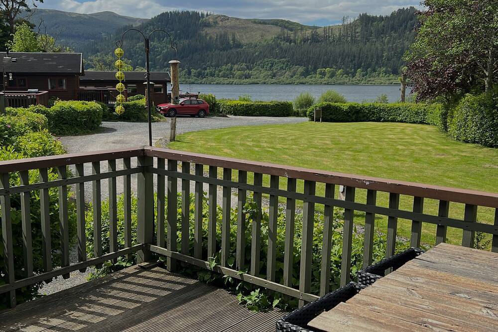 A homely lodge with open lake view in Lake District