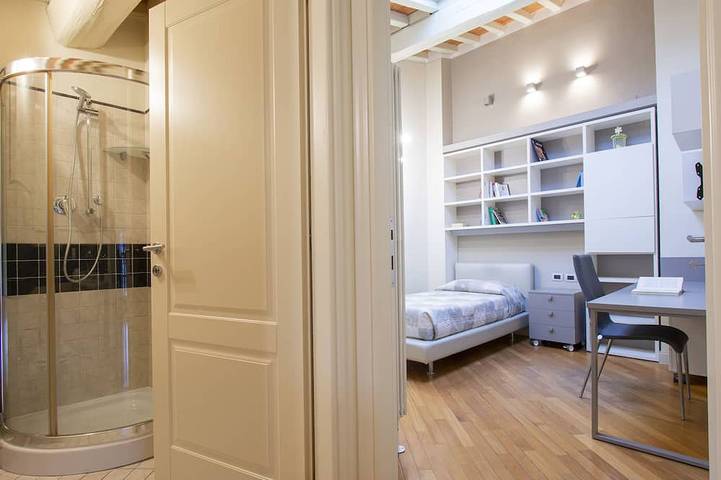 Elegant apartment with parking, A/C, Wi-Fi, inside the old town, view in Pistoya, Provincia de Pistoia
