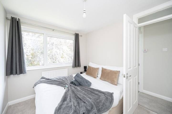 Appartement entier, 2 Bed Flat Free Parking Next To The Station in Horsham, Sussex de l'Ouest