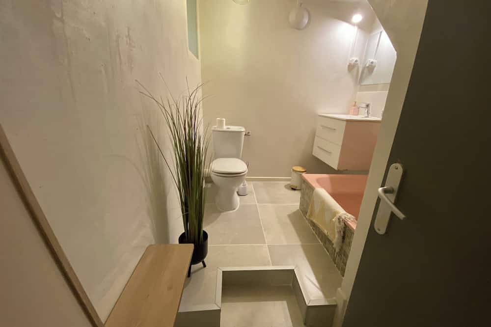 Apartamento entero, L'Echappé Médiévale in the heart of a small Alpine town in Veynes, Gap region