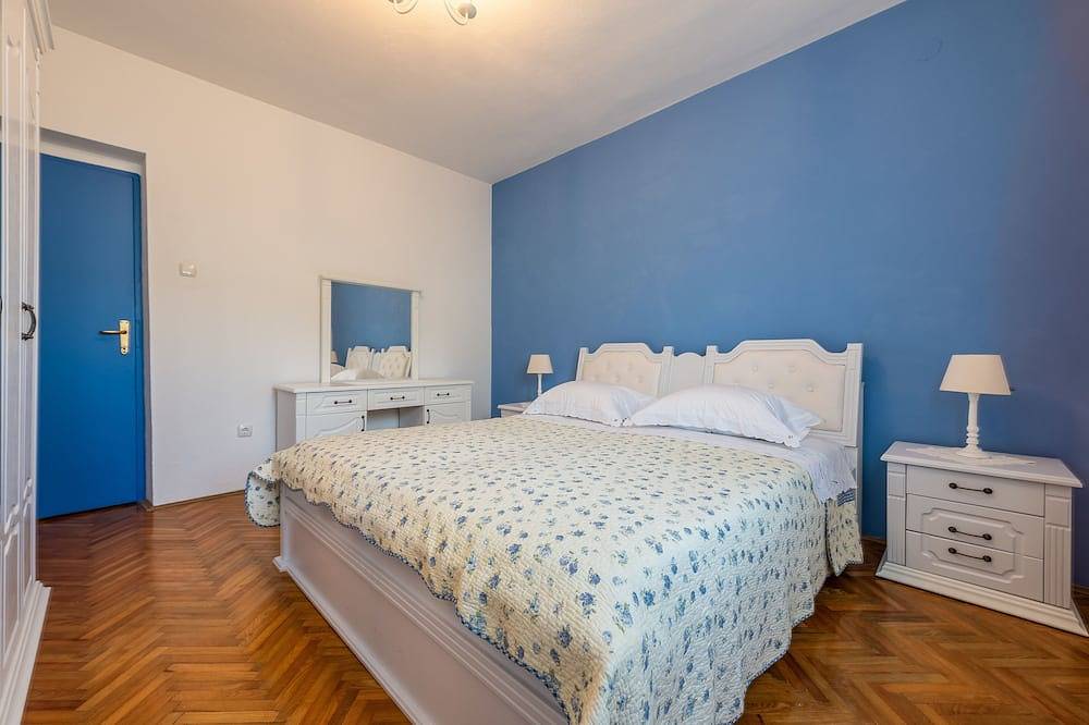 Little House by the Sea, Beachfront, Parking, Wifi in Preko, Isla de Ugljan