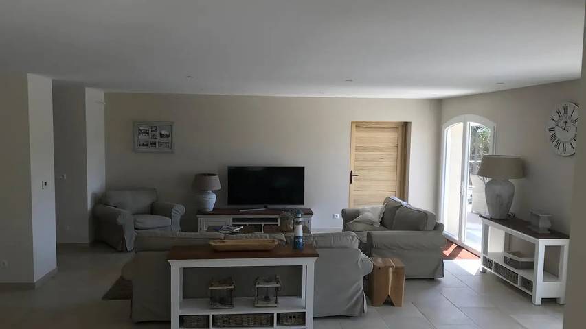 Location de vacances pour 16 personnes, avec piscine et jardin à Le Muy - 3