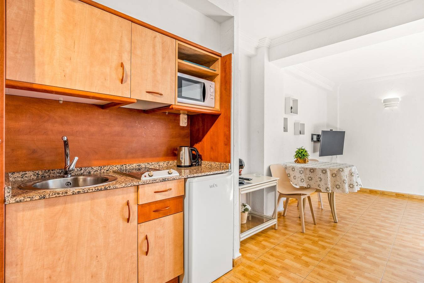 Apartamento En Un Hotel 'Unique Hotel Apartment 4-2' Con Balcón, Wi-Fi Y Aire Acondicionado in Torrevieja Centro, Torrevieja