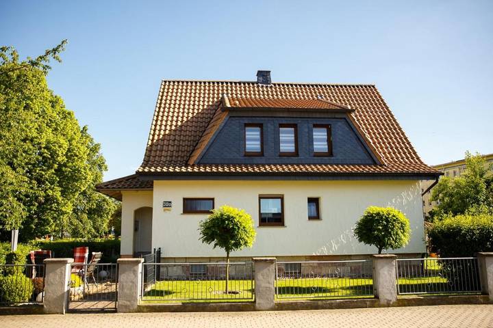 Ferienwohnung für 4 Personen, mit Terrasse und Ausblick in Bad Salzungen