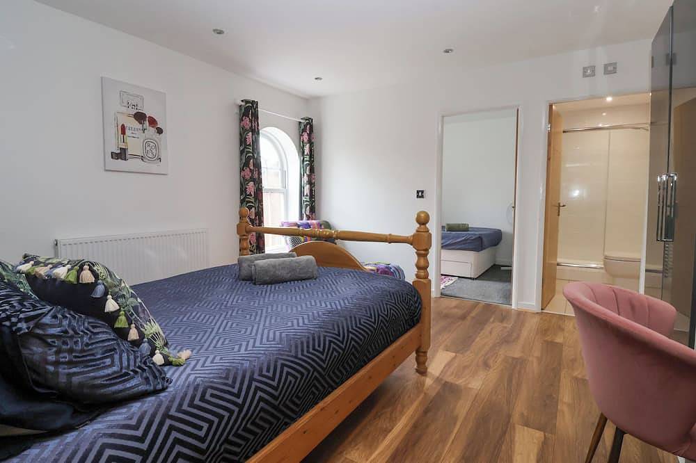 The Old Station House, pet friendly, with hot tub in Withernsea in Withernsea, Östliches Yorkshire