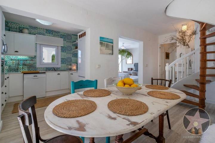 Gîte pour 8 personnes, avec piscine ainsi que jardin et terrasse à Son Bou - 4